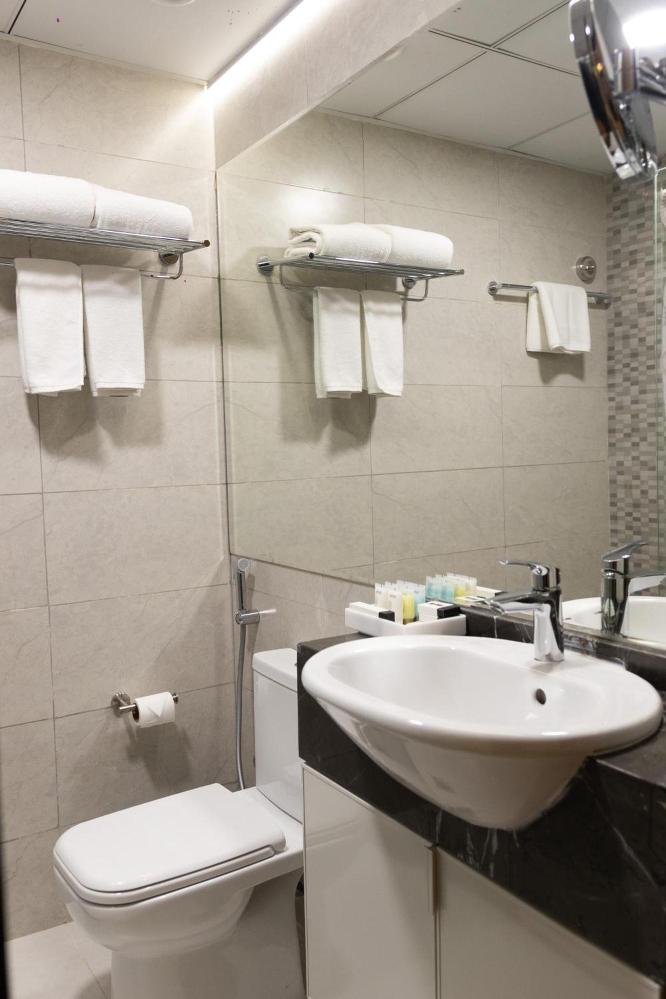 Vendome Plaza Hotel Дубай Экстерьер фото
