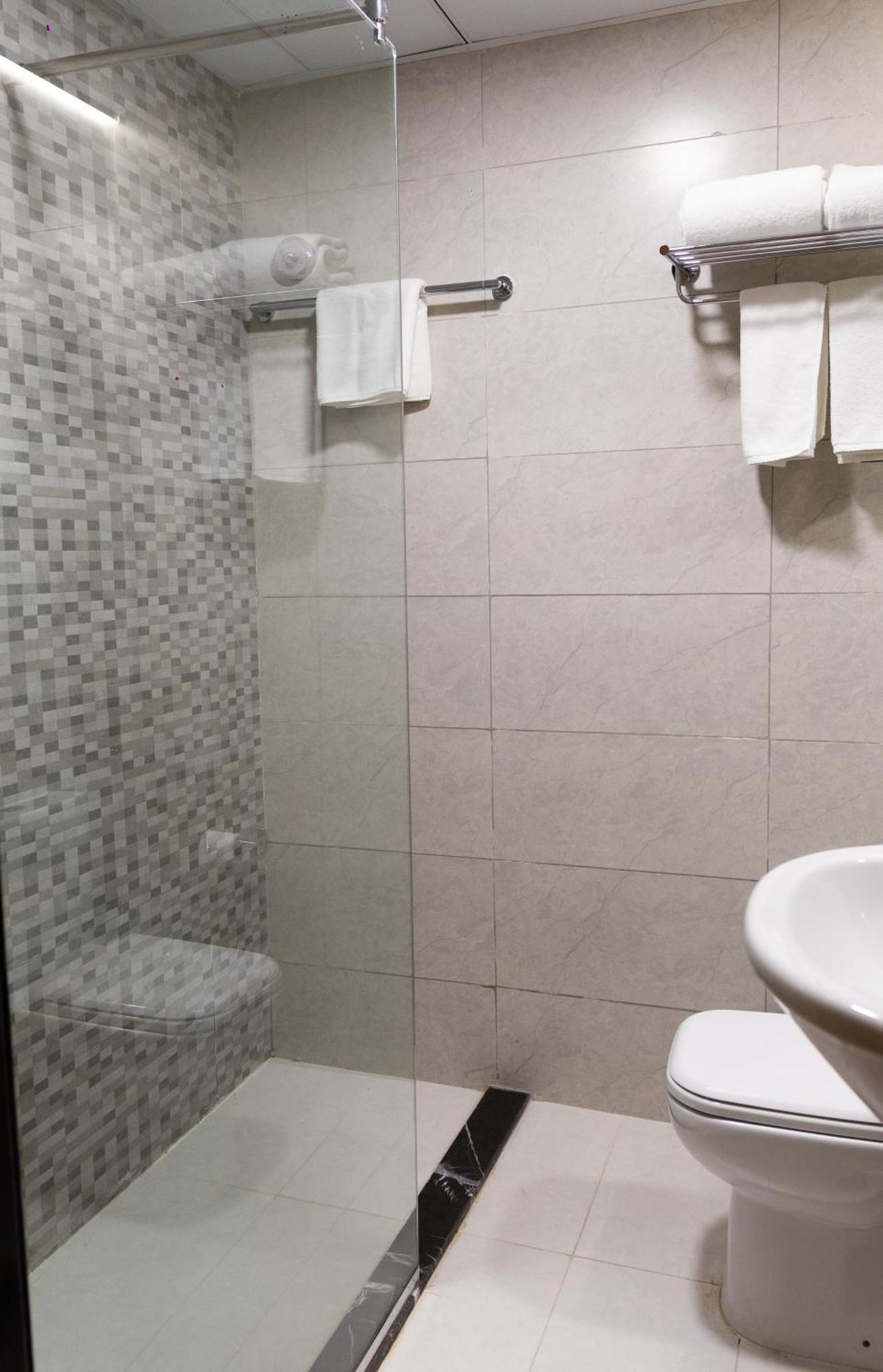 Vendome Plaza Hotel Дубай Экстерьер фото