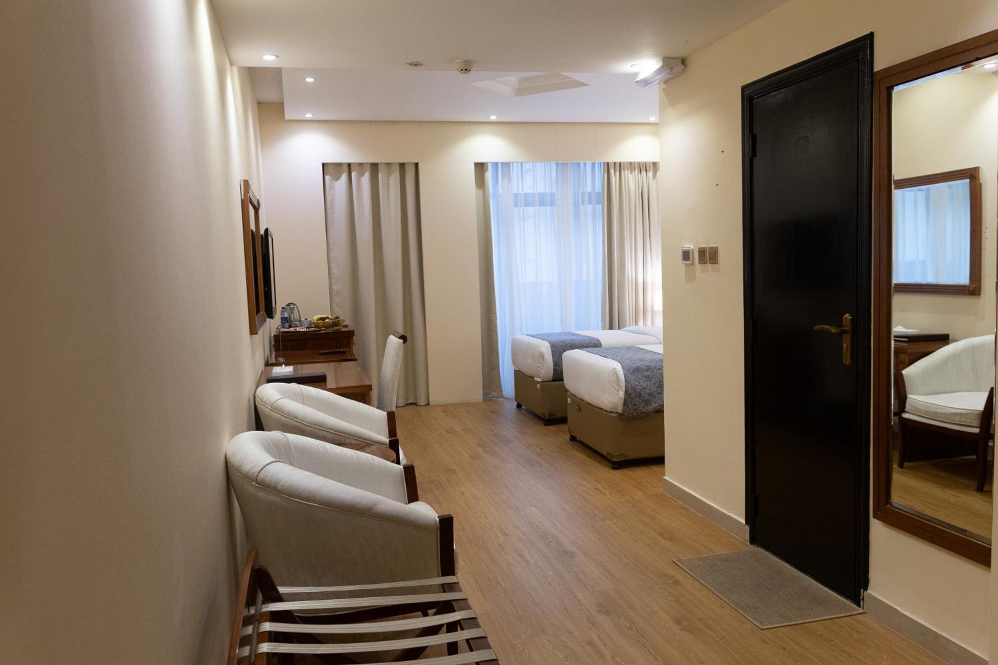 Vendome Plaza Hotel Дубай Экстерьер фото
