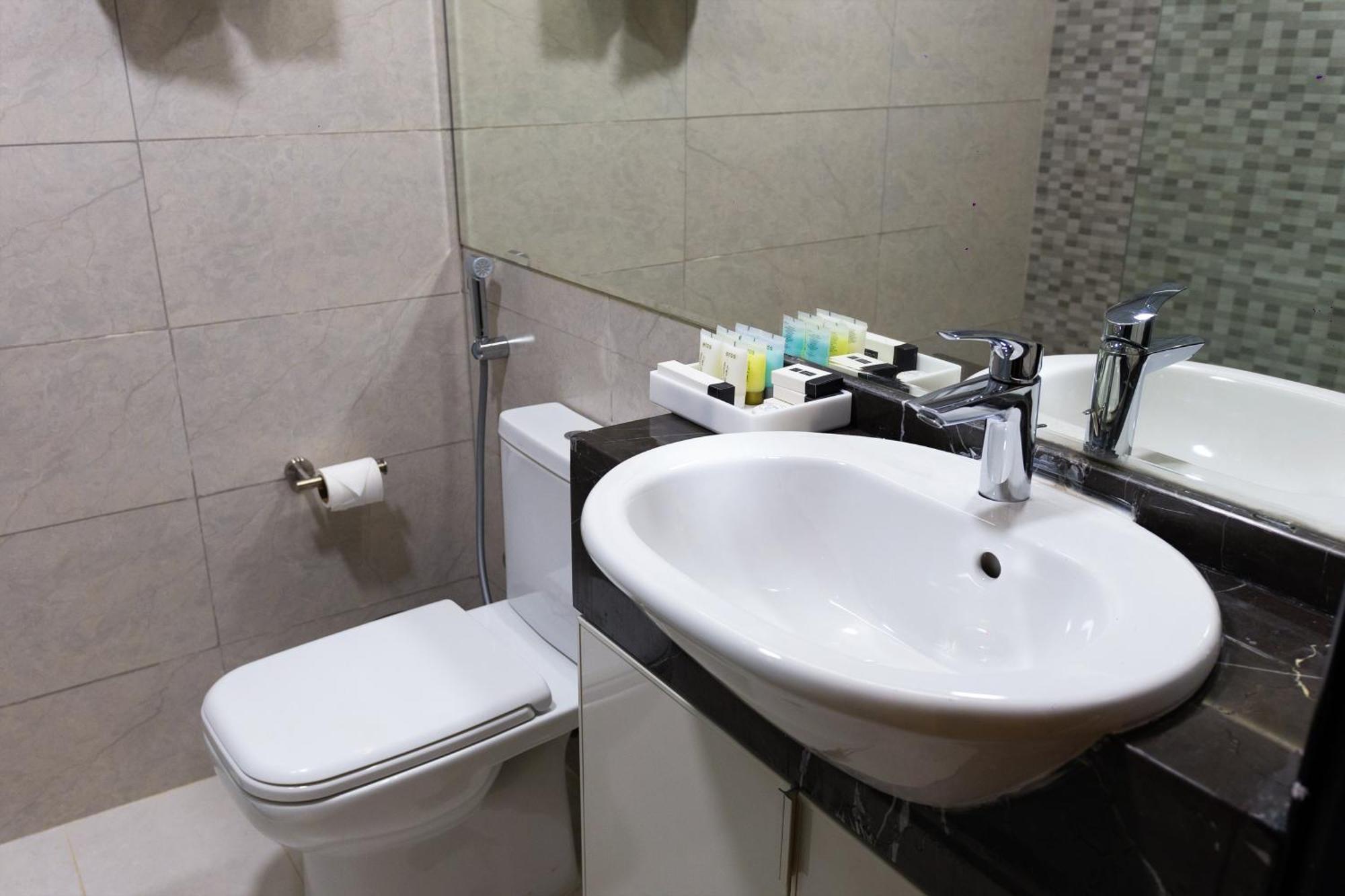 Vendome Plaza Hotel Дубай Экстерьер фото
