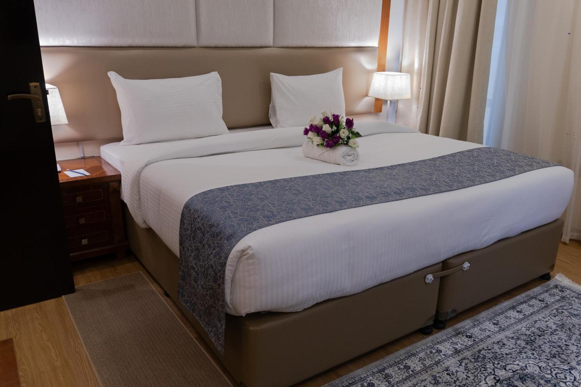 Vendome Plaza Hotel Дубай Экстерьер фото
