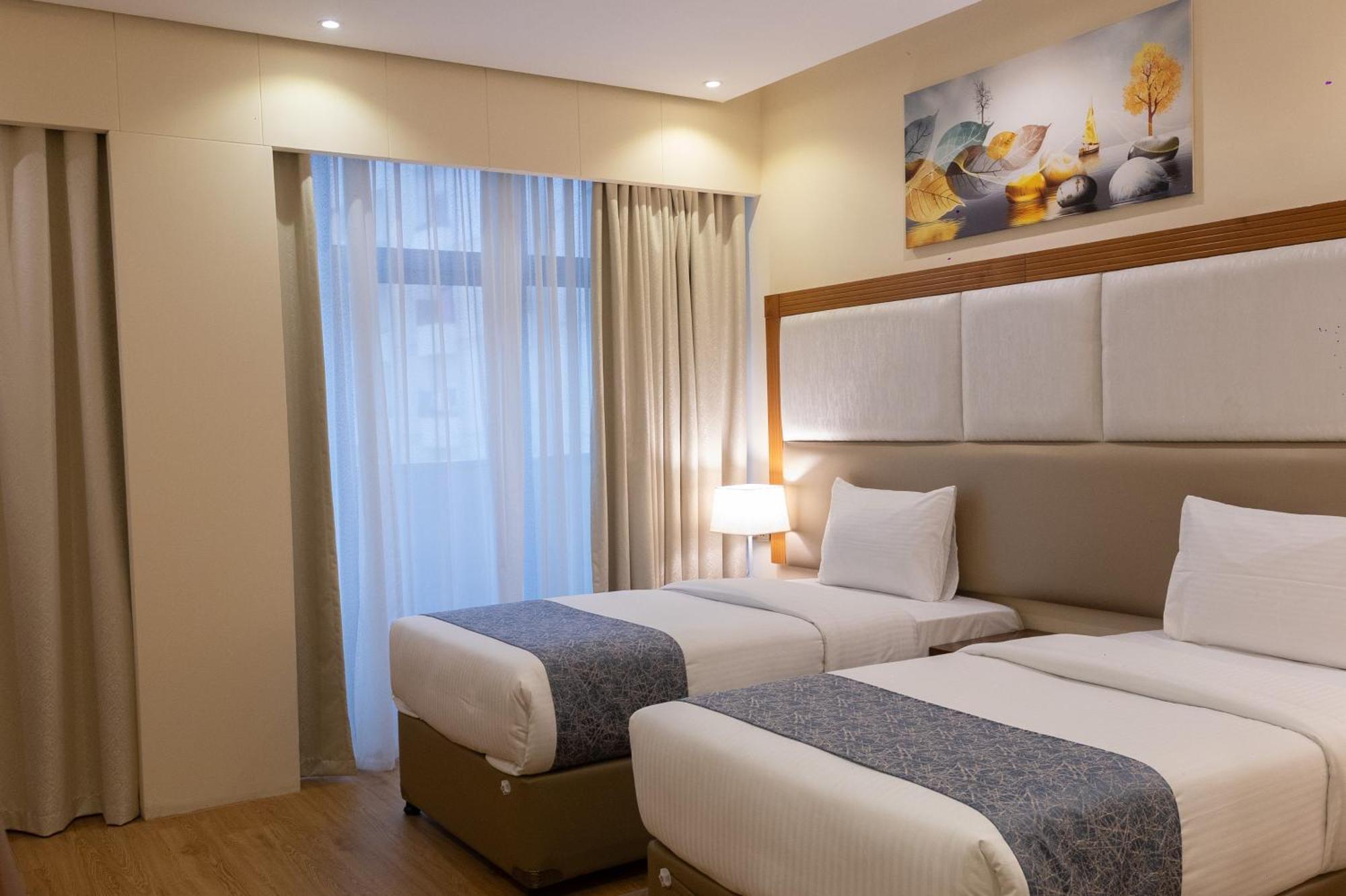 Vendome Plaza Hotel Дубай Экстерьер фото