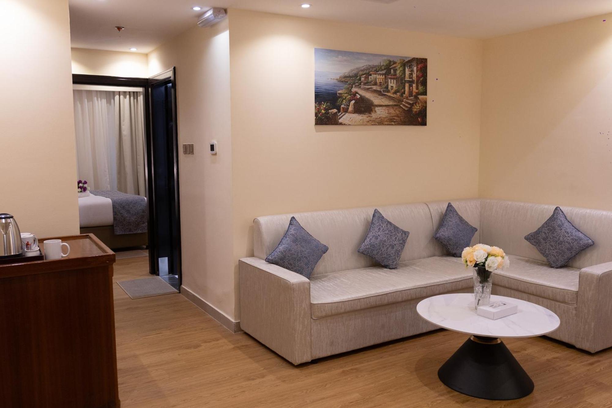 Vendome Plaza Hotel Дубай Экстерьер фото