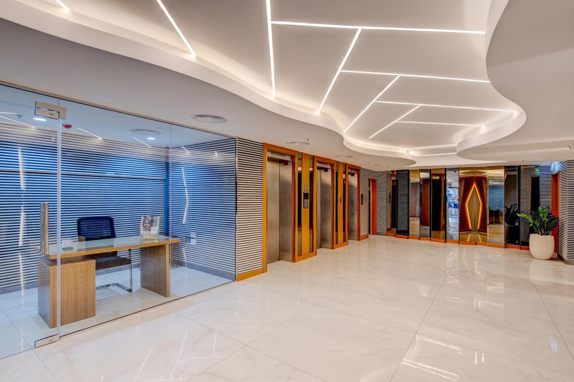 Vendome Plaza Hotel Дубай Экстерьер фото